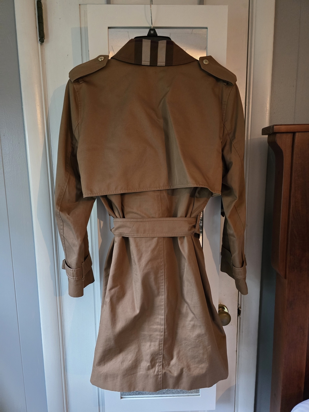 Burberry Short Gabardine Brown Trench Coat - Picture 5 of 5